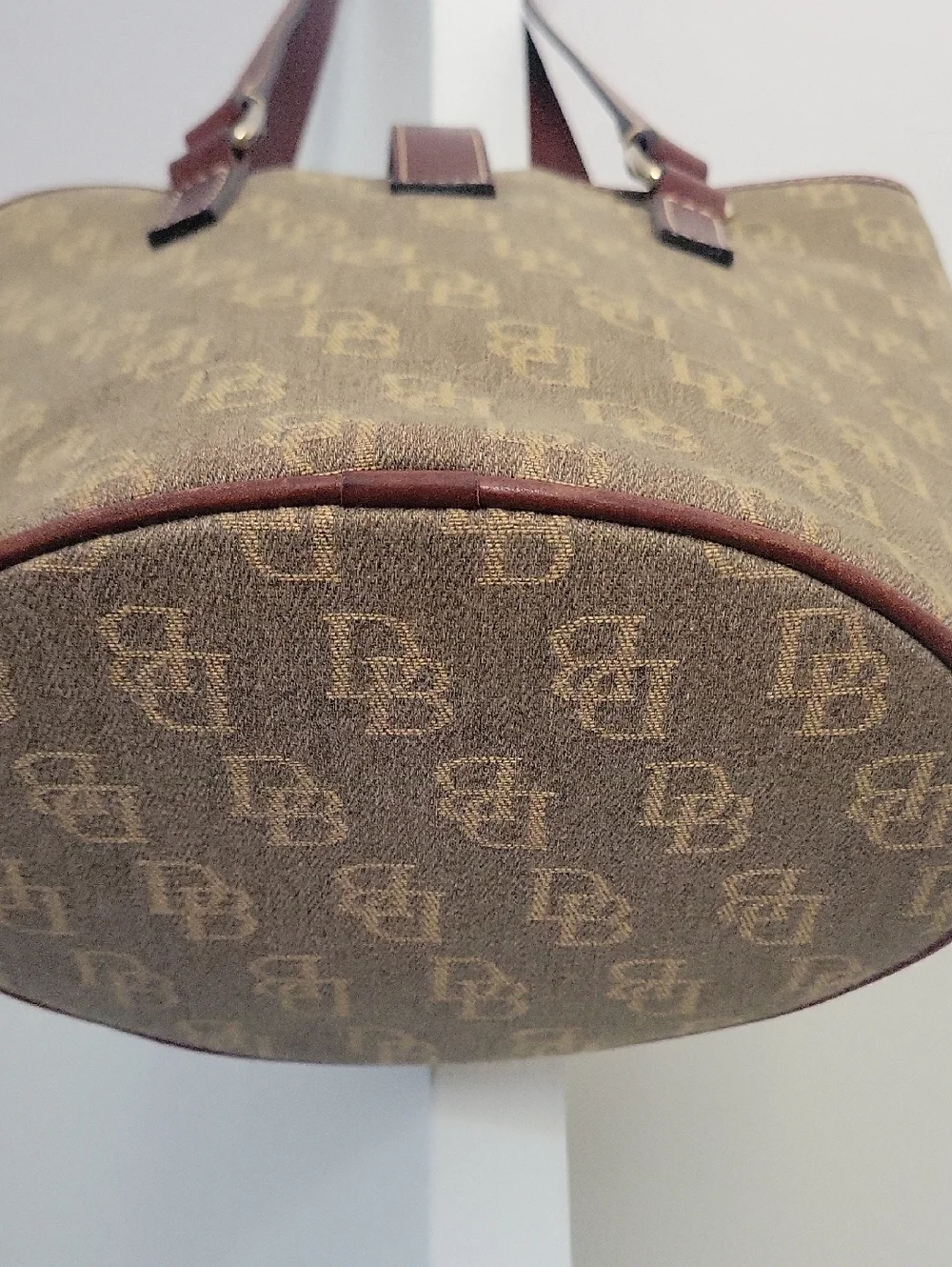 Vintage 1975 Dooney & Bourke Brown Monogram Bucket Bag with Cognac Brown Trim - Picture 11 of 16